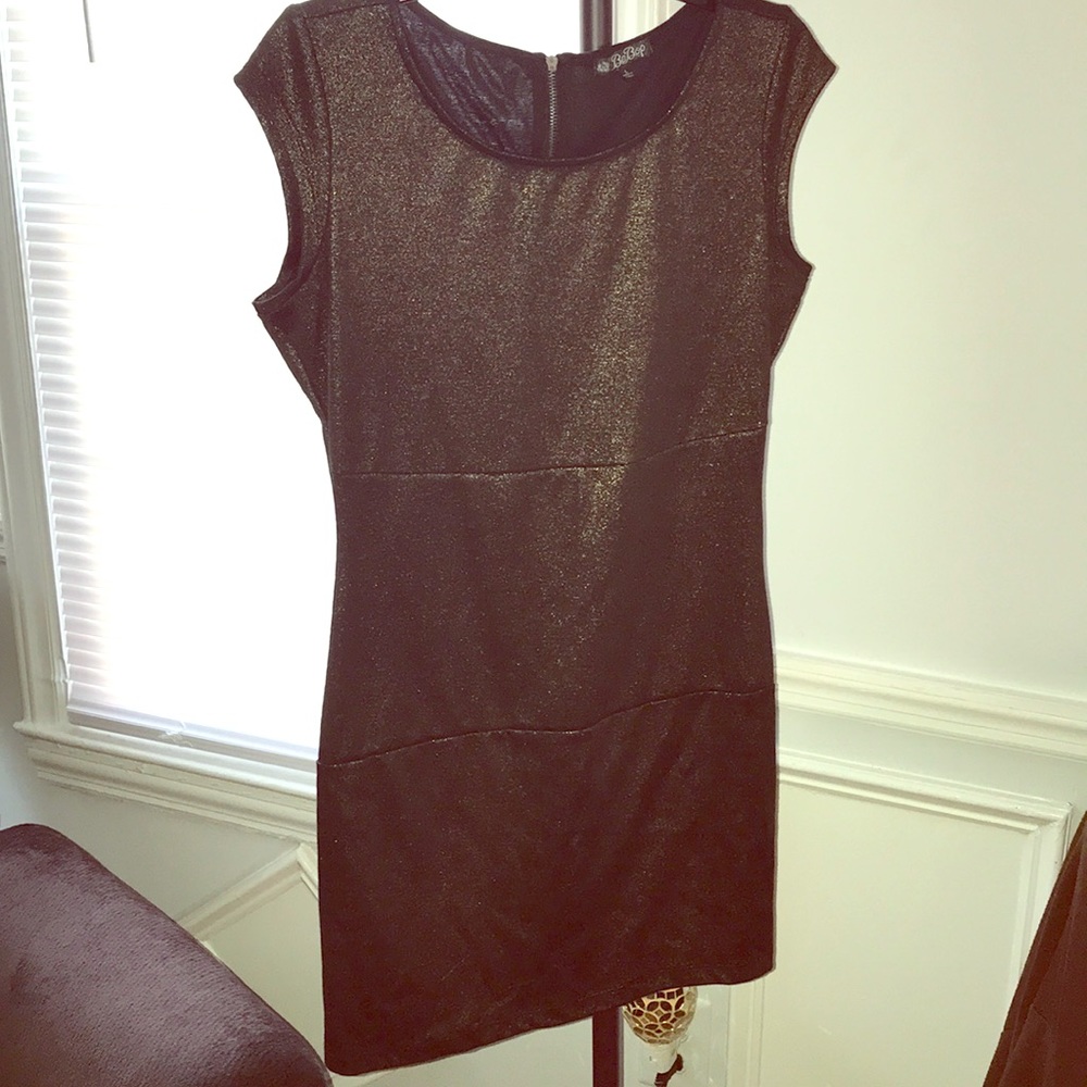 Dark green shimmery dress great for night out!